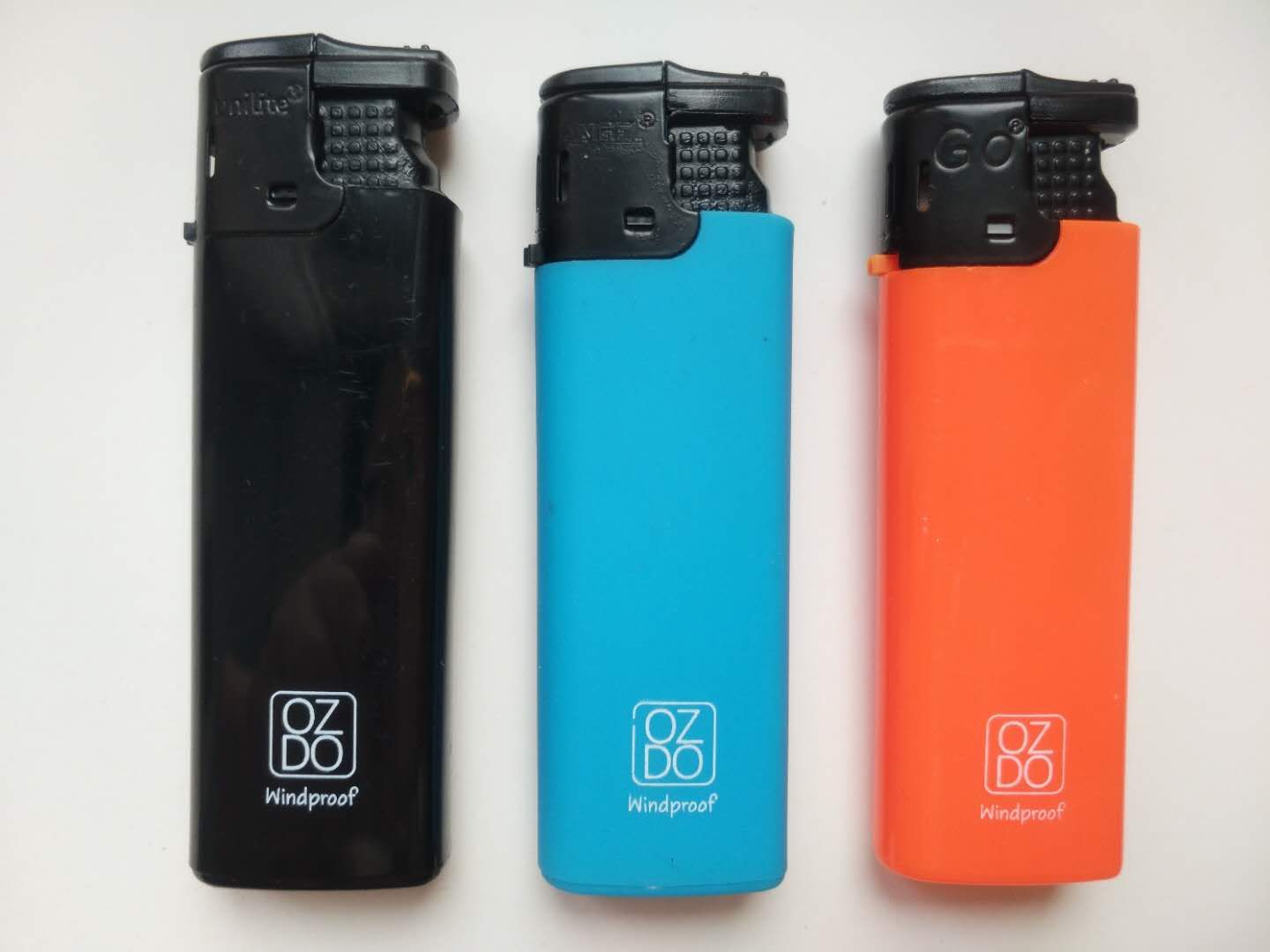Ozdo windproof lighters in black, blue and orange